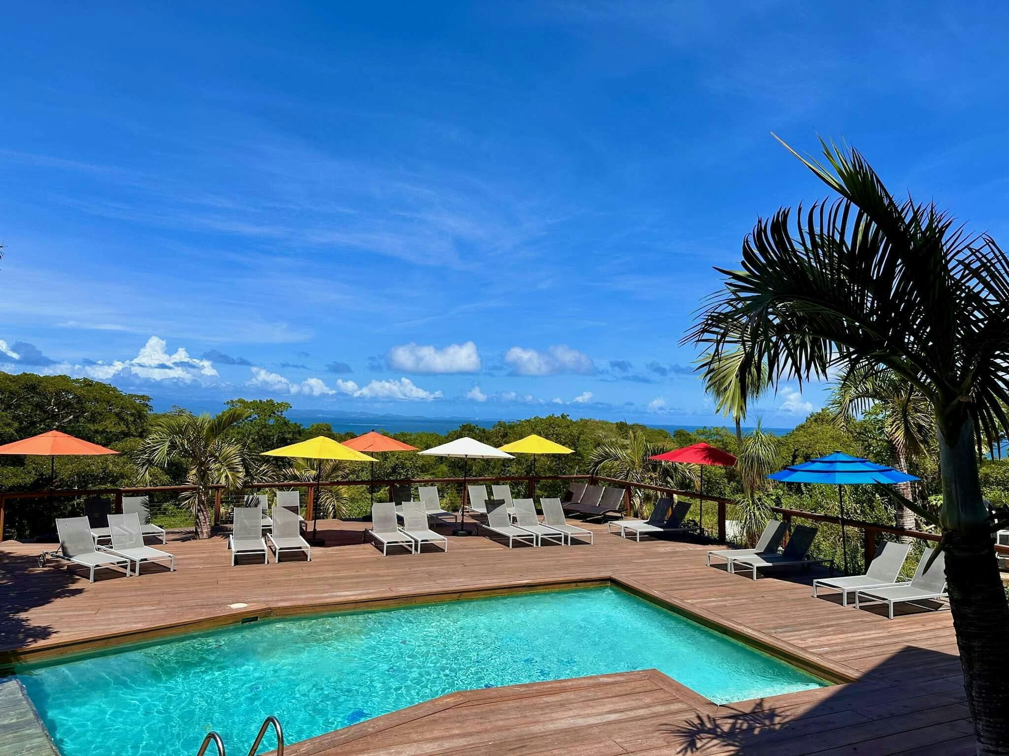 Old Crow Hotel & Suites