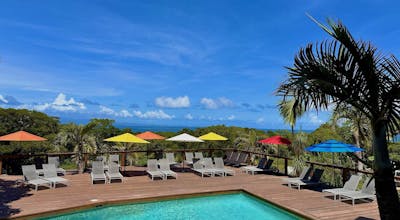 Old Crow Hotel & Suites