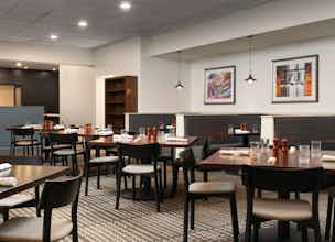 Hotel Doubletree by Hilton Hotel Pittsburgh Airport photo 4