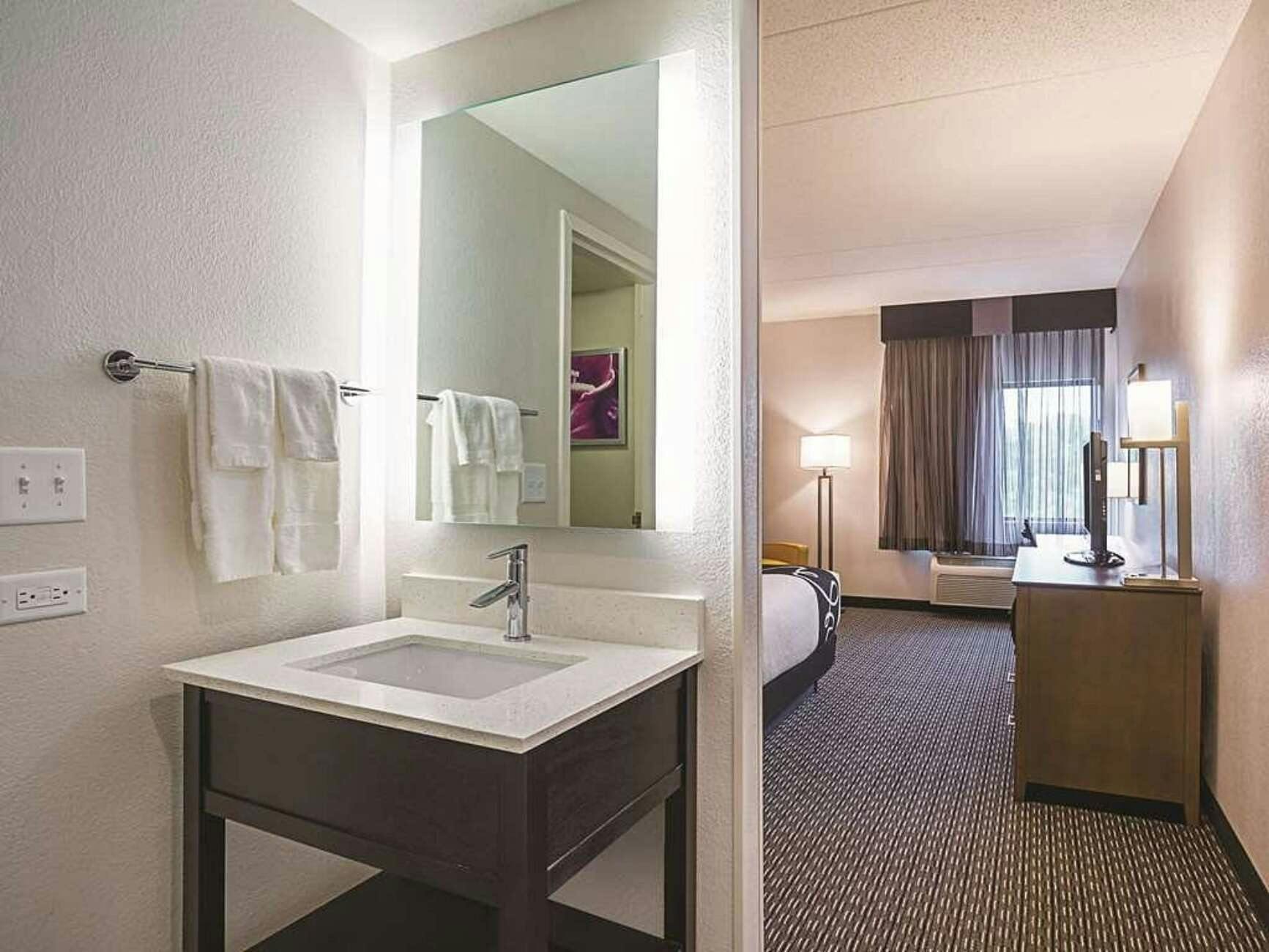 Hotel La Quinta Inn & Suites by Wyndham Myrtle Beach - N Kings Hwy photo 5