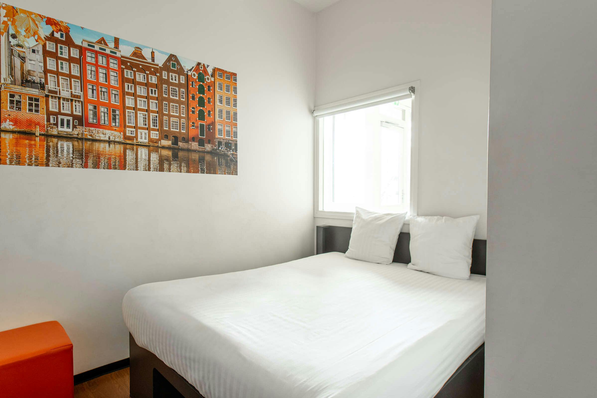 Hotel easyHotel Amsterdam City Center photo 4