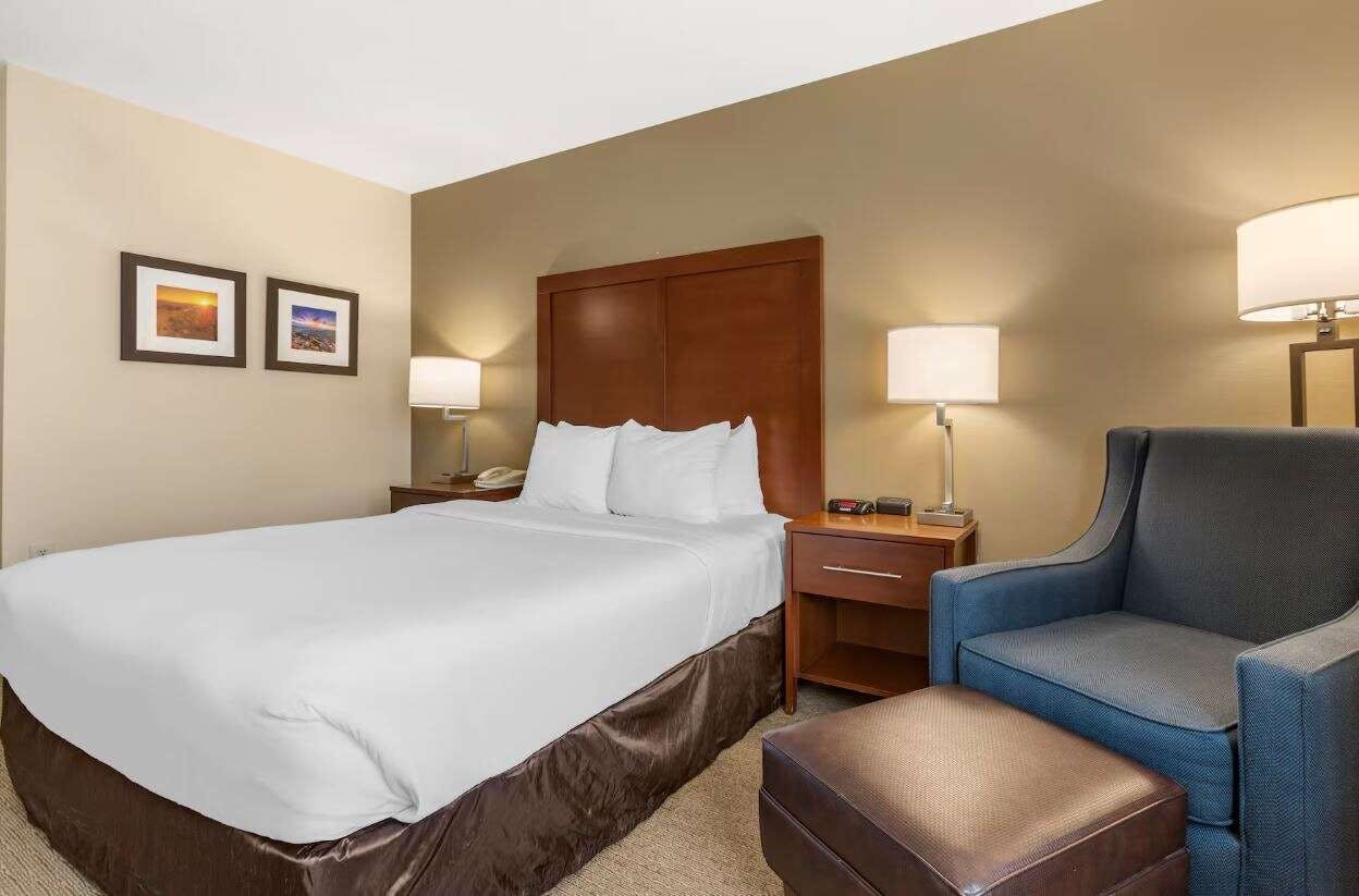 Hotel Wingate by Wyndham Los Alamos photo 2