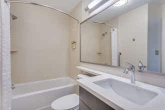 Hotel Candlewood Suites Secaucus Meadowlands photo 4