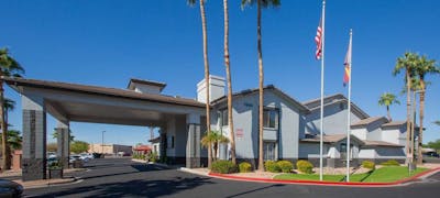 The Hotel Serene Glendale Peoria, Surestay Collection By Bw