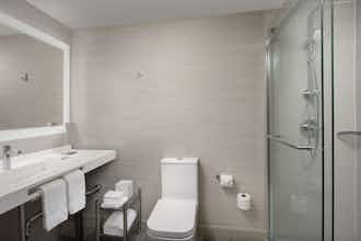 Hotel AC Marriott Portland Lake Oswego photo 4