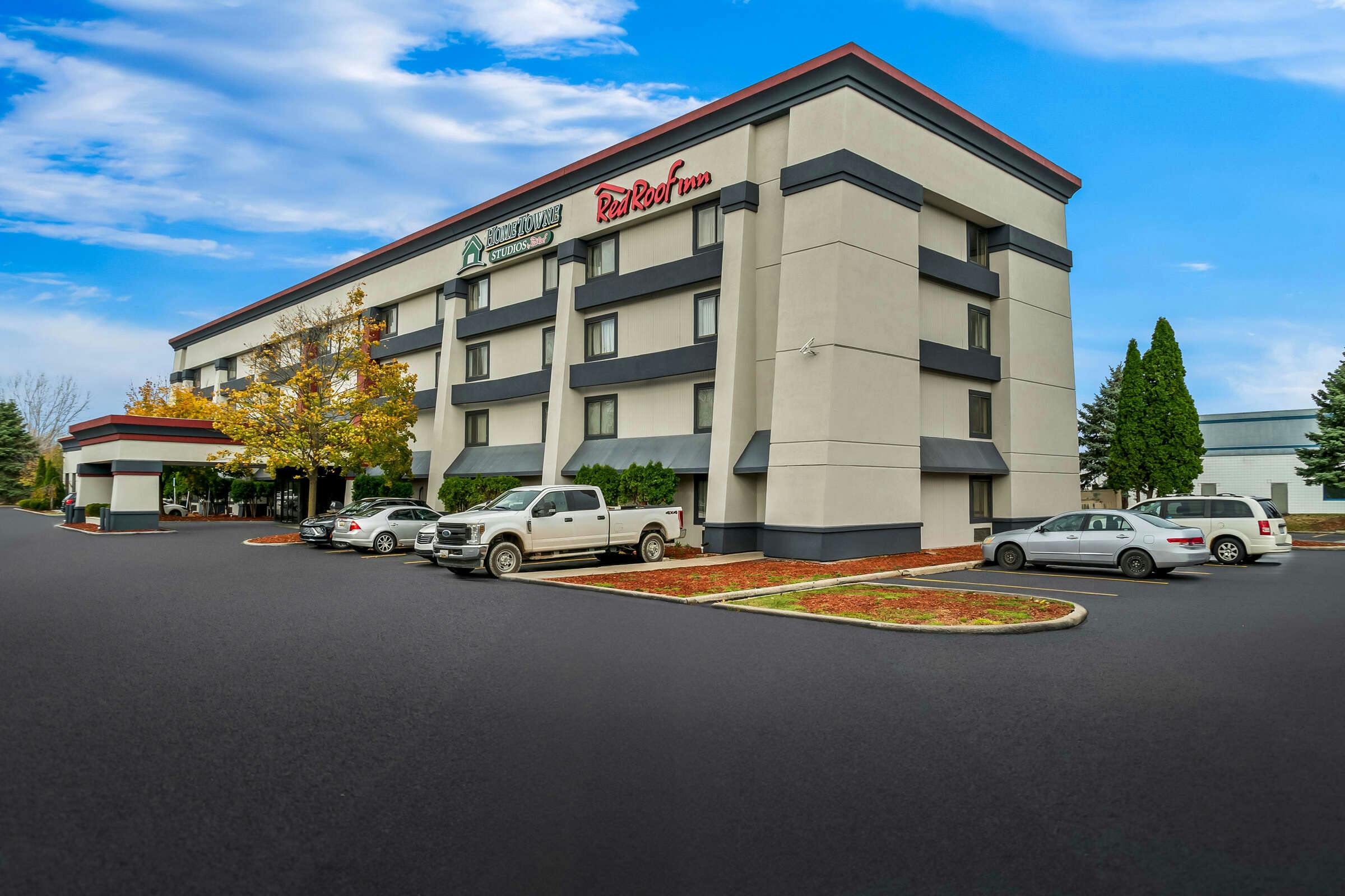 HomeTowne Studios Flint