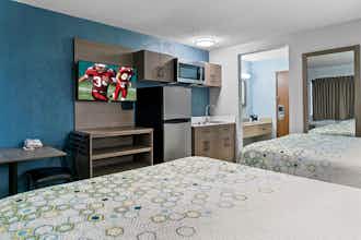 Hotel HomeTowne Studios Flint photo 3