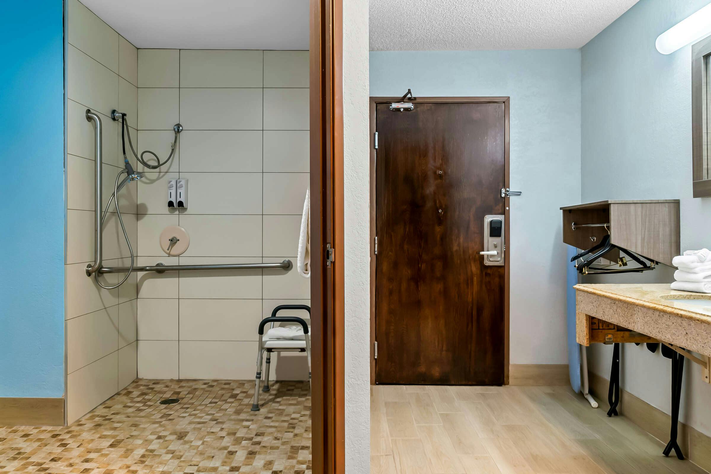 Hotel HomeTowne Studios Flint photo 5