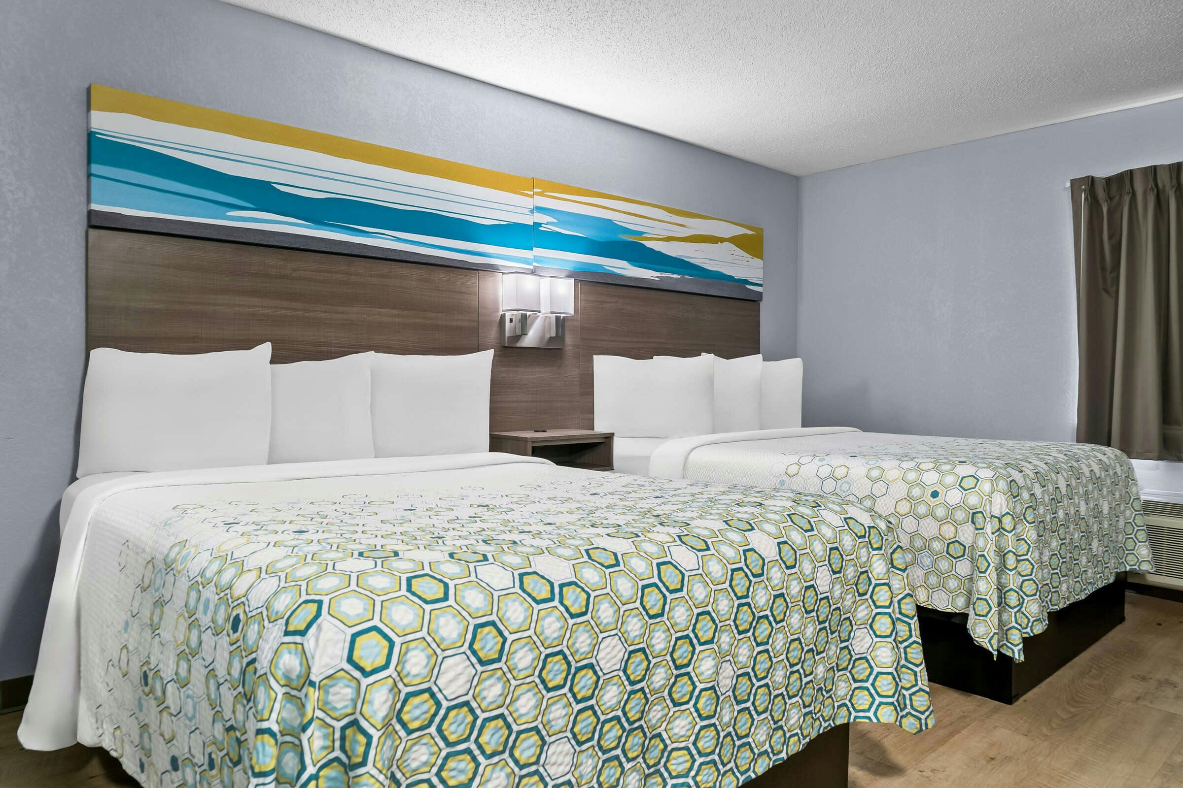 Hotel HomeTowne Studios Flint photo 2