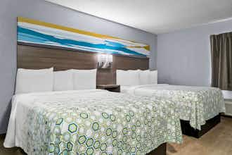 Hotel HomeTowne Studios Flint photo 2