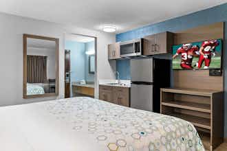 Hotel HomeTowne Studios Flint photo 4