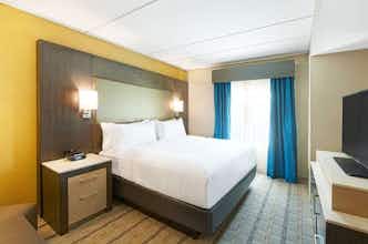 Hotel Crowne Plaza Shenandoah Woodlands Area photo 2