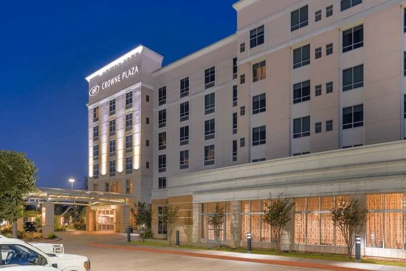 Crowne Plaza Shenandoah Woodlands Area