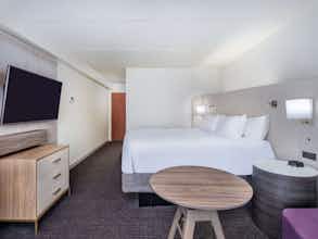 Hotel Crowne Plaza Milwaukee South photo 1