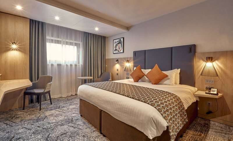 Hotel Crowne Plaza Reading East photo 2