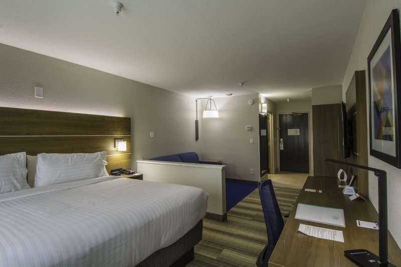 Hotel Holiday Inn Express Naples South I 75 photo 2