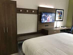 Hotel Holiday Inn Express Naples South I 75 photo 3