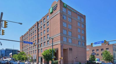 Holiday Inn Express & Suites Buffalo Downtown Medical Ctr