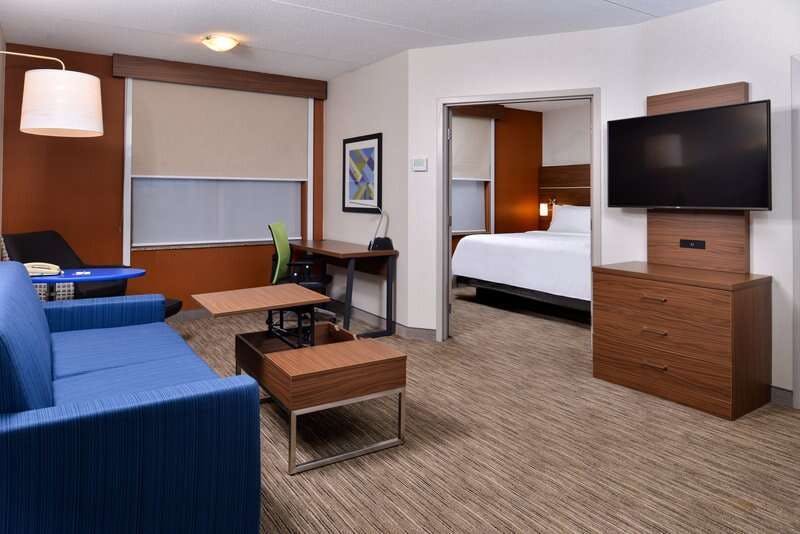 Hotel Holiday Inn Express & Suites Buffalo Downtown Medical Ctr photo 2