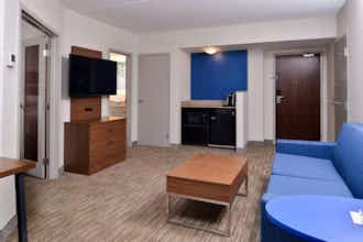 Hotel Holiday Inn Express & Suites Buffalo Downtown Medical Ctr photo 5