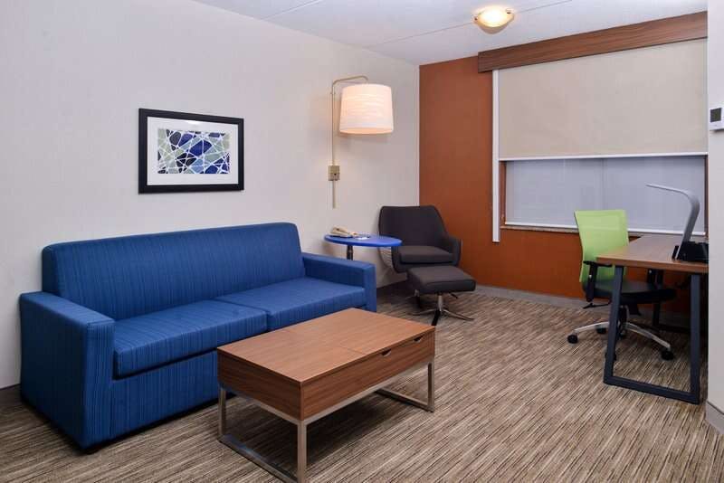 Hotel Holiday Inn Express & Suites Buffalo Downtown Medical Ctr photo 4