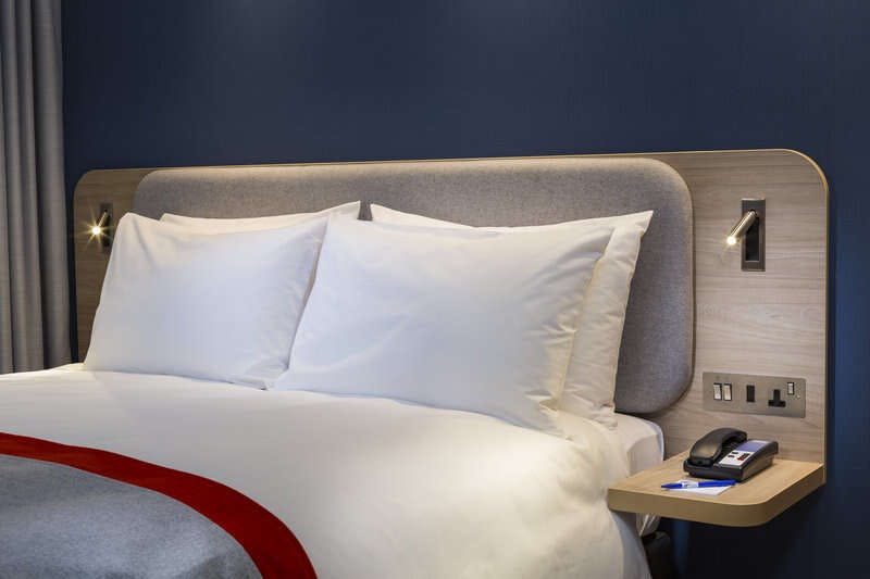 Hotel Holiday Inn Express Cambridge West Cambourne photo 5