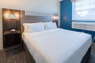 Hotel Holiday Inn Express & Suites Englewood Denver South photo 1