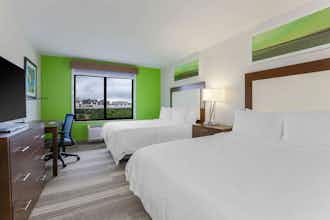 Hotel Holiday Inn Express & Suites Fort Worth Downtown photo 3
