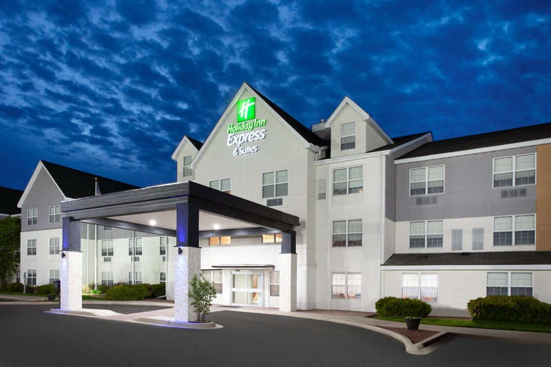 Holiday Inn Express & Suites Port Washington