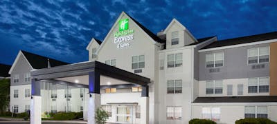 Holiday Inn Express & Suites Port Washington