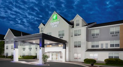 Holiday Inn Express & Suites Port Washington