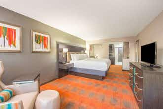 Hotel Holiday Inn Express & Suites Shawnee Kansas City West photo 4