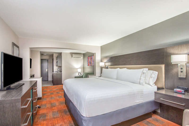 Hotel Holiday Inn Express & Suites Shawnee Kansas City West photo 1