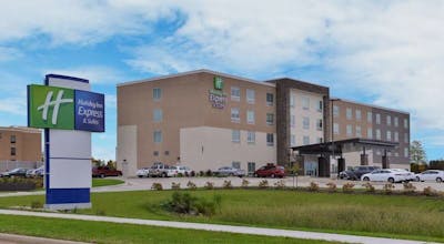 Holiday Inn Express & Suites Marshalltown