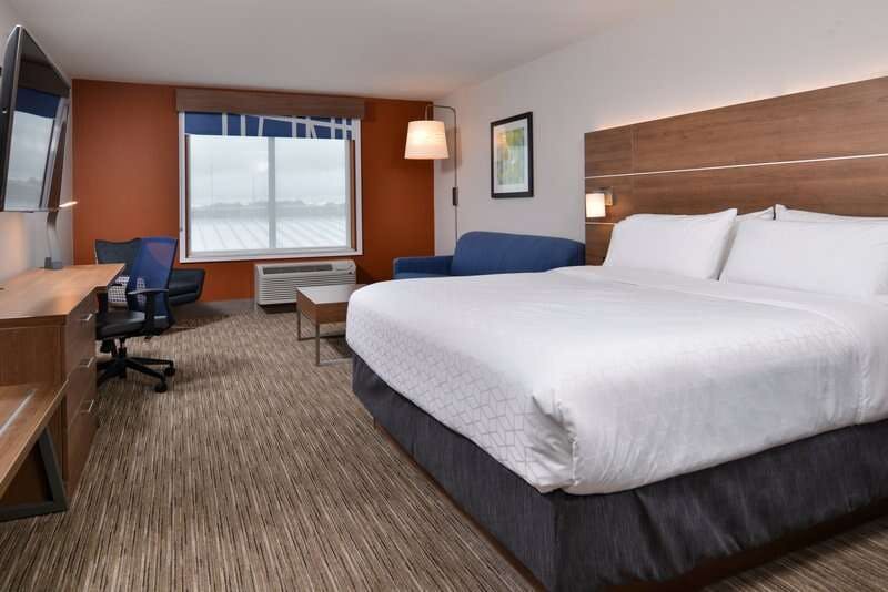 Hotel Holiday Inn Express & Suites Marshalltown photo 4