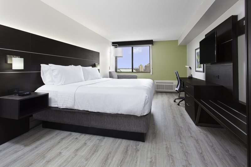 Hotel Holiday Inn Express & Suites Mississauga Toronto Southwest photo 2