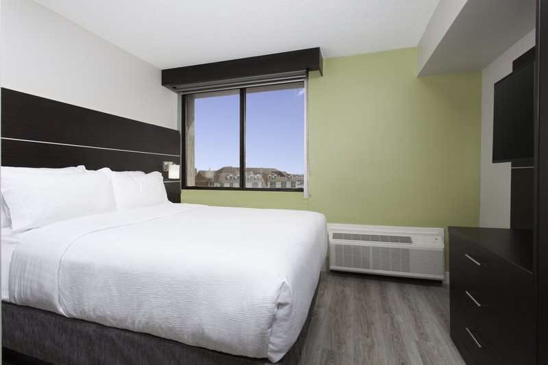 Hotel Holiday Inn Express & Suites Mississauga Toronto Southwest photo 1
