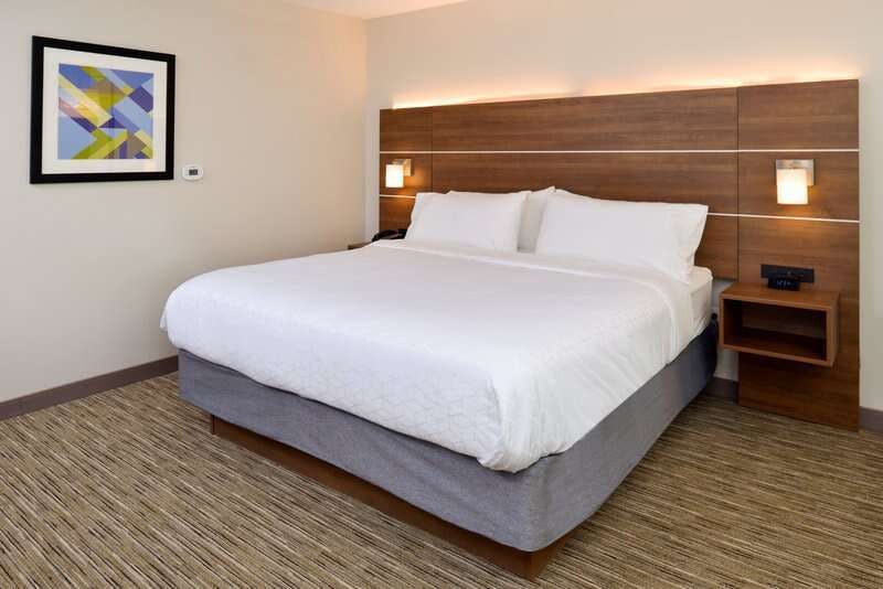 Hotel Holiday Inn Express & Suites Ottumwa photo 1