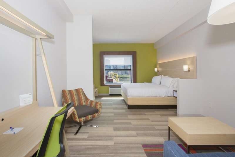 Hotel Holiday Inn Express & Suites Pittsburgh North Shore photo 2