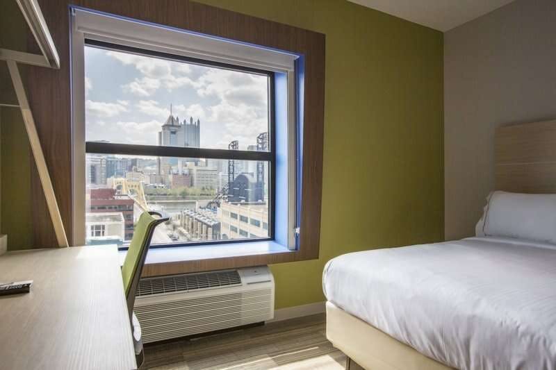 Hotel Holiday Inn Express & Suites Pittsburgh North Shore photo 5