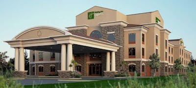 Holiday Inn Express & Suites Redding