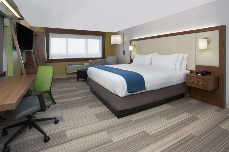 Hotel Holiday Inn Express & Suites Redding photo 1