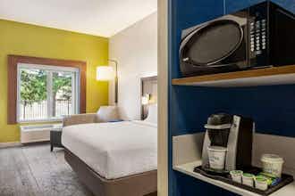 Hotel Holiday Inn Express & Suites Redding photo 2