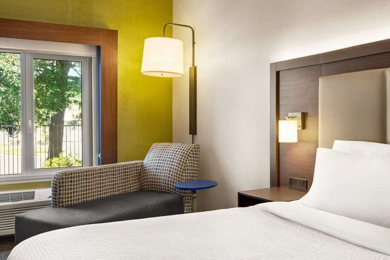 Hotel Holiday Inn Express & Suites Redding photo 3