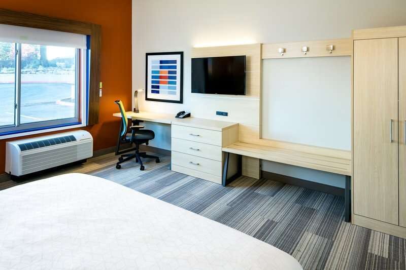 Hotel Holiday Inn Express & Suites Bend South photo 5