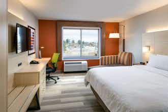 Hotel Holiday Inn Express & Suites Bend South photo 2