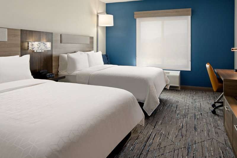 Hotel Holiday Inn Express & Suites Palm Desert Millennium photo 1