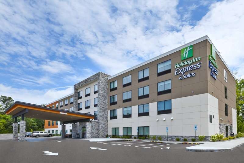 Holiday Inn Express & Suites PAINESVILLE - CONCORD