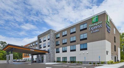 Holiday Inn Express & Suites PAINESVILLE - CONCORD