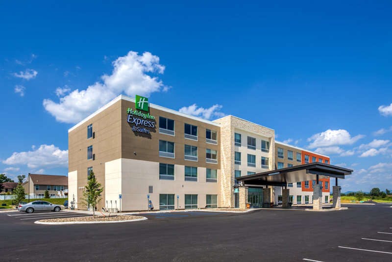 Holiday Inn Express & Suites Reedsville State Coll Area